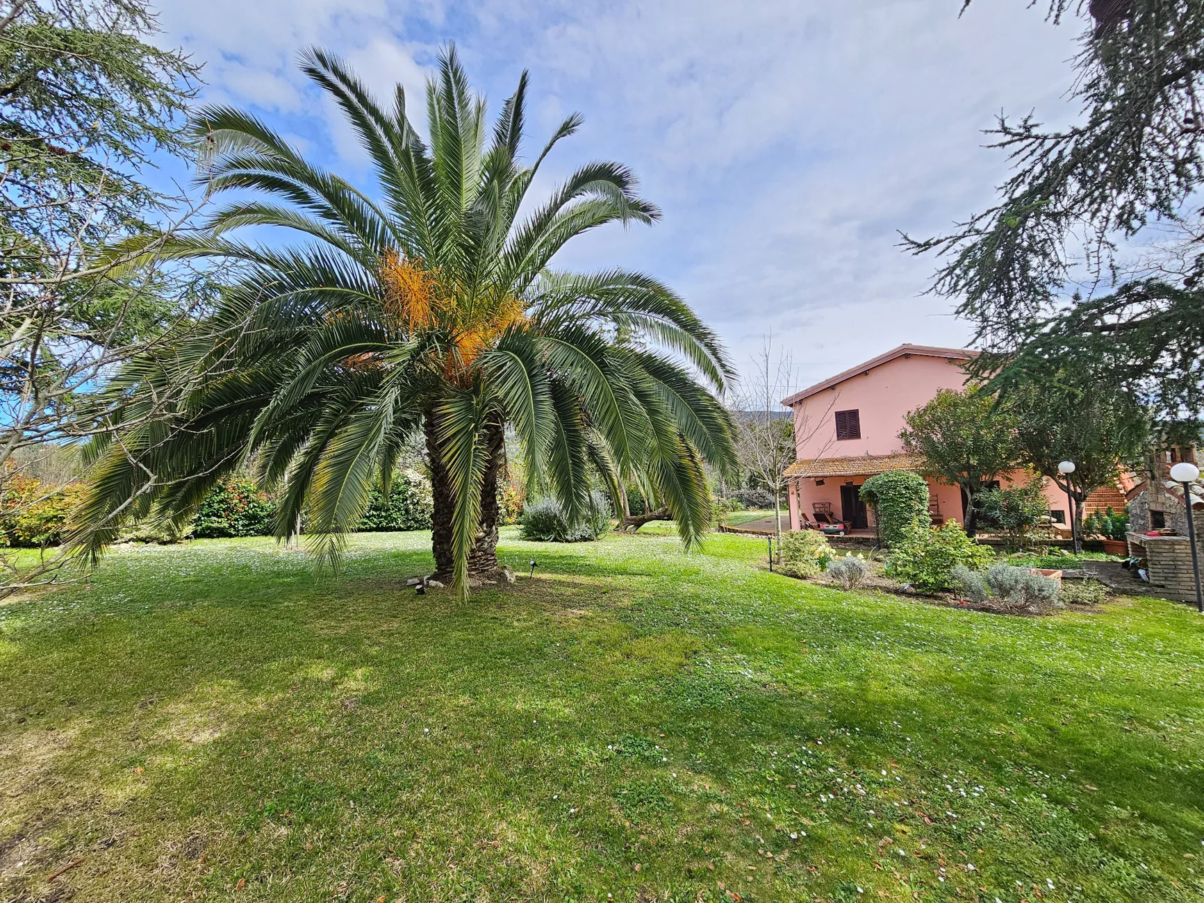Original photograph of Villa Paradiso and its garden