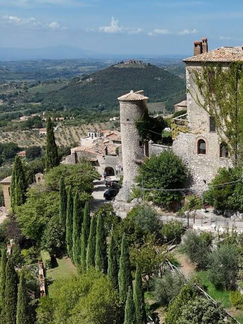 Le village de Roccantica dans les collines de Sabine